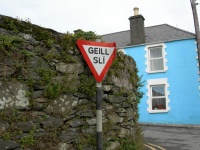 Gaelic Yield Sign.jpg